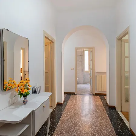 Palomar Apartment *